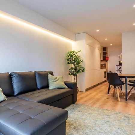 Trindade Bliss: 1Br W/ Free Parking By Lovelystay Порту Экстерьер фото