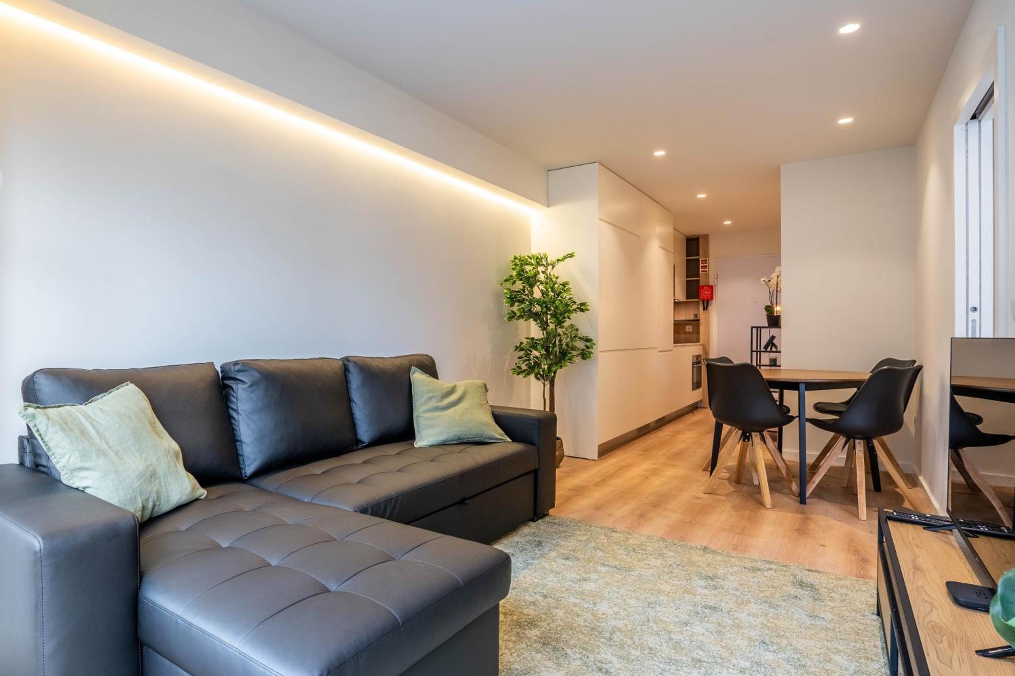 Trindade Bliss: 1Br W/ Free Parking By Lovelystay Порту Экстерьер фото