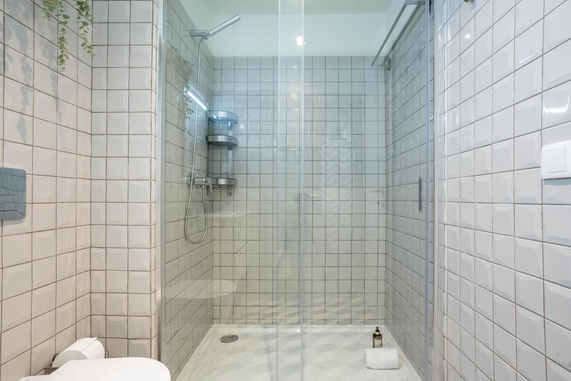 Trindade Bliss: 1Br W/ Free Parking By Lovelystay Порту Экстерьер фото