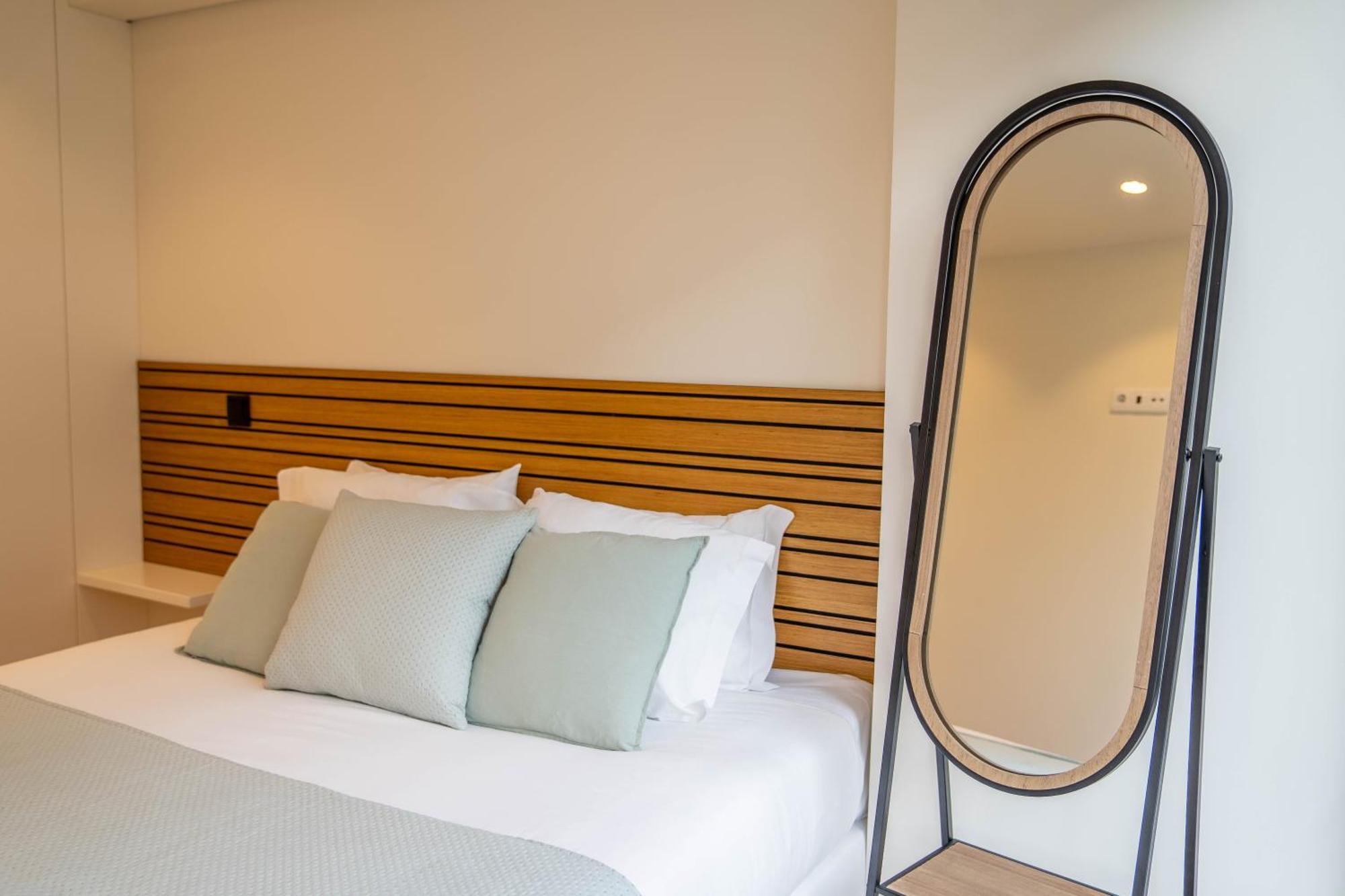 Trindade Bliss: 1Br W/ Free Parking By Lovelystay Порту Экстерьер фото