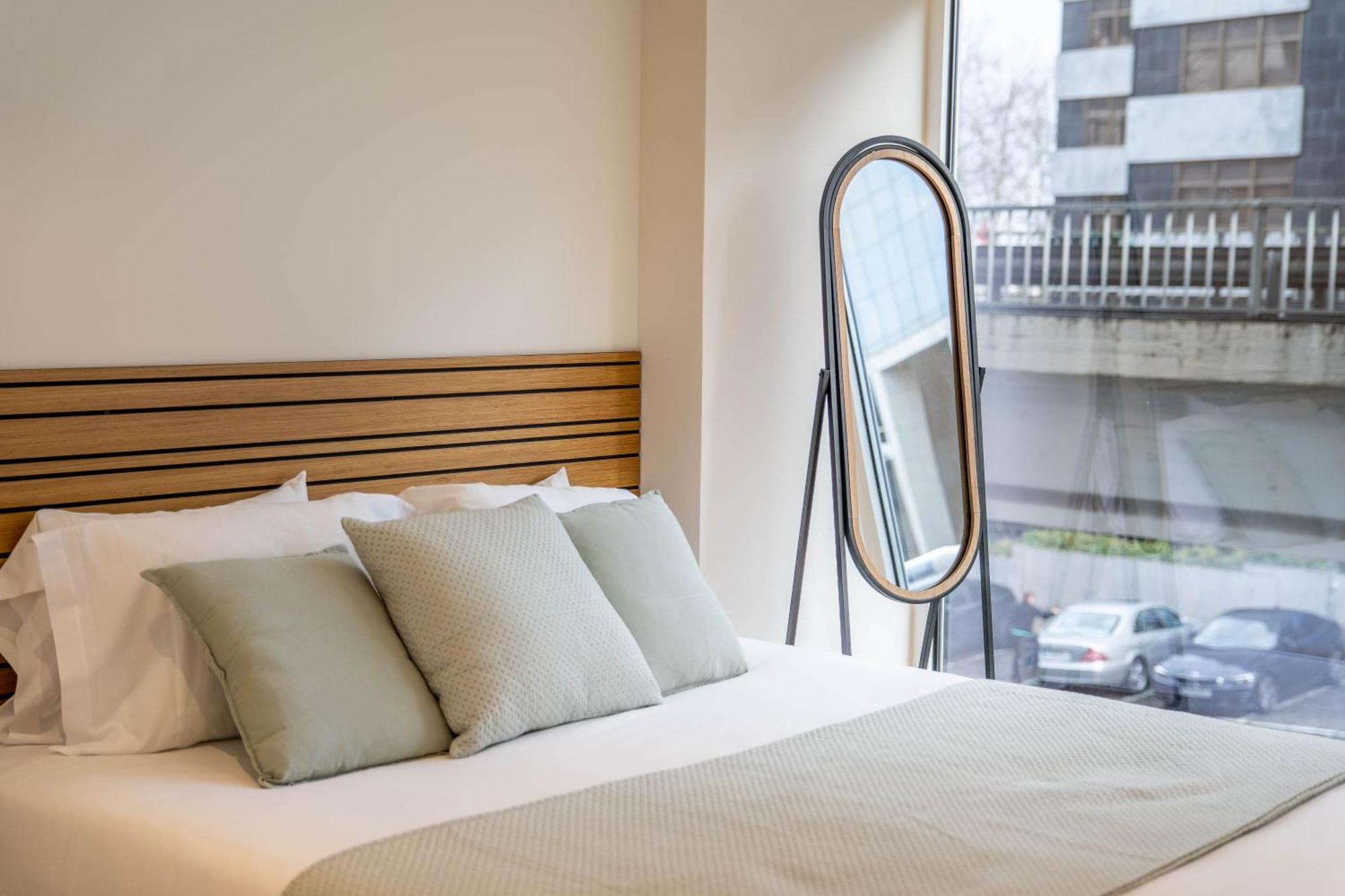 Trindade Bliss: 1Br W/ Free Parking By Lovelystay Порту Экстерьер фото