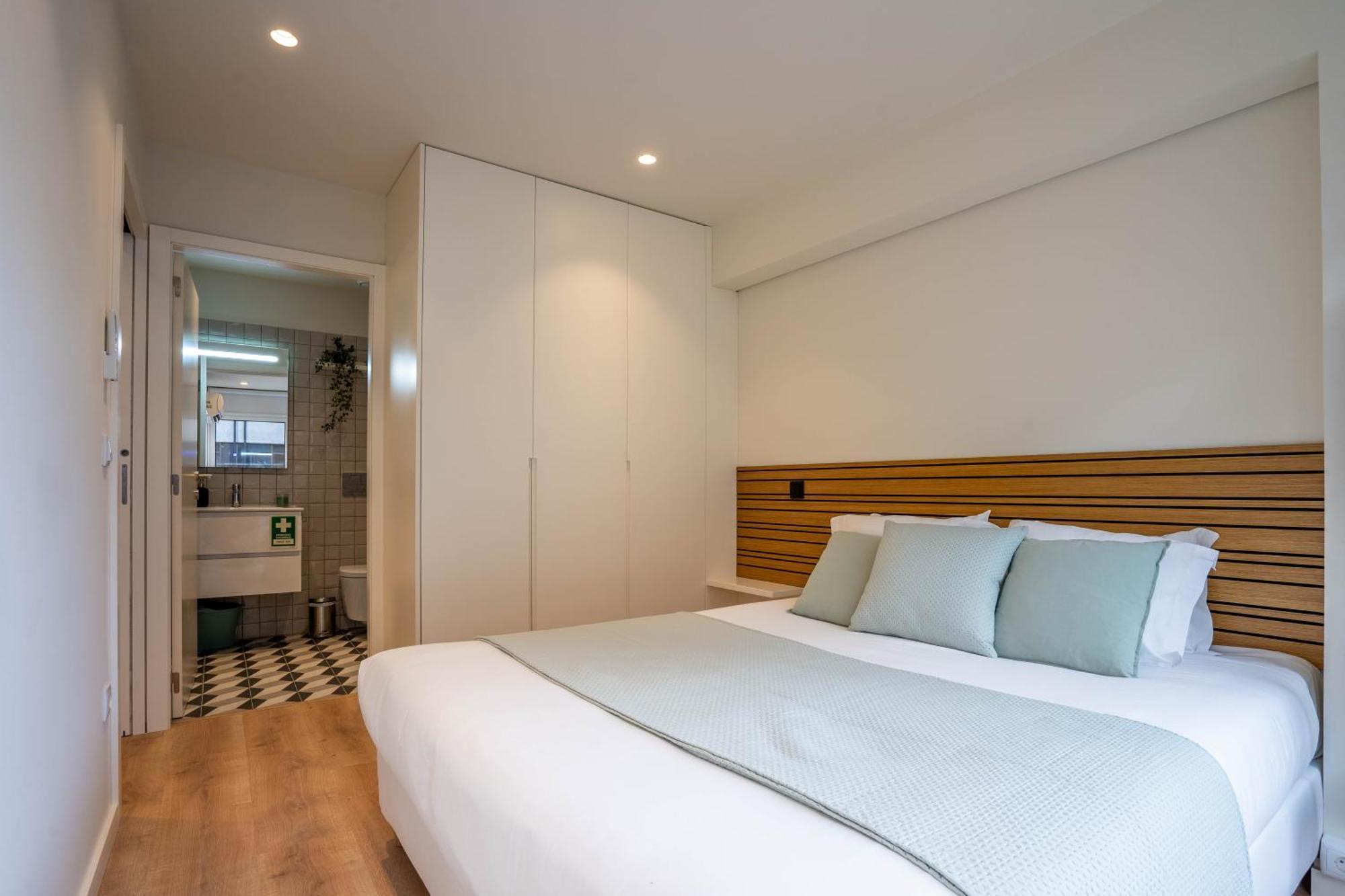 Trindade Bliss: 1Br W/ Free Parking By Lovelystay Порту Экстерьер фото