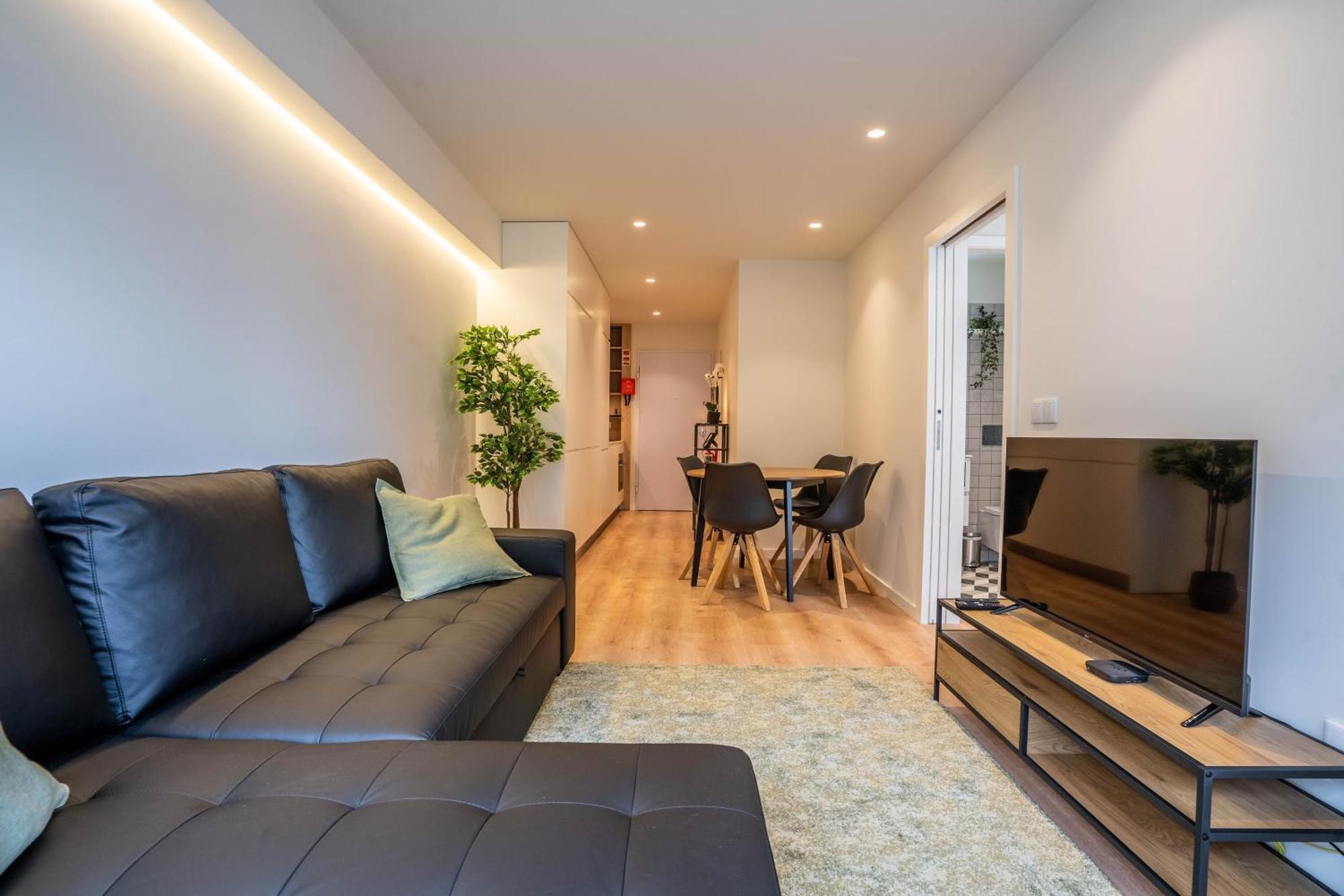 Trindade Bliss: 1Br W/ Free Parking By Lovelystay Порту Экстерьер фото