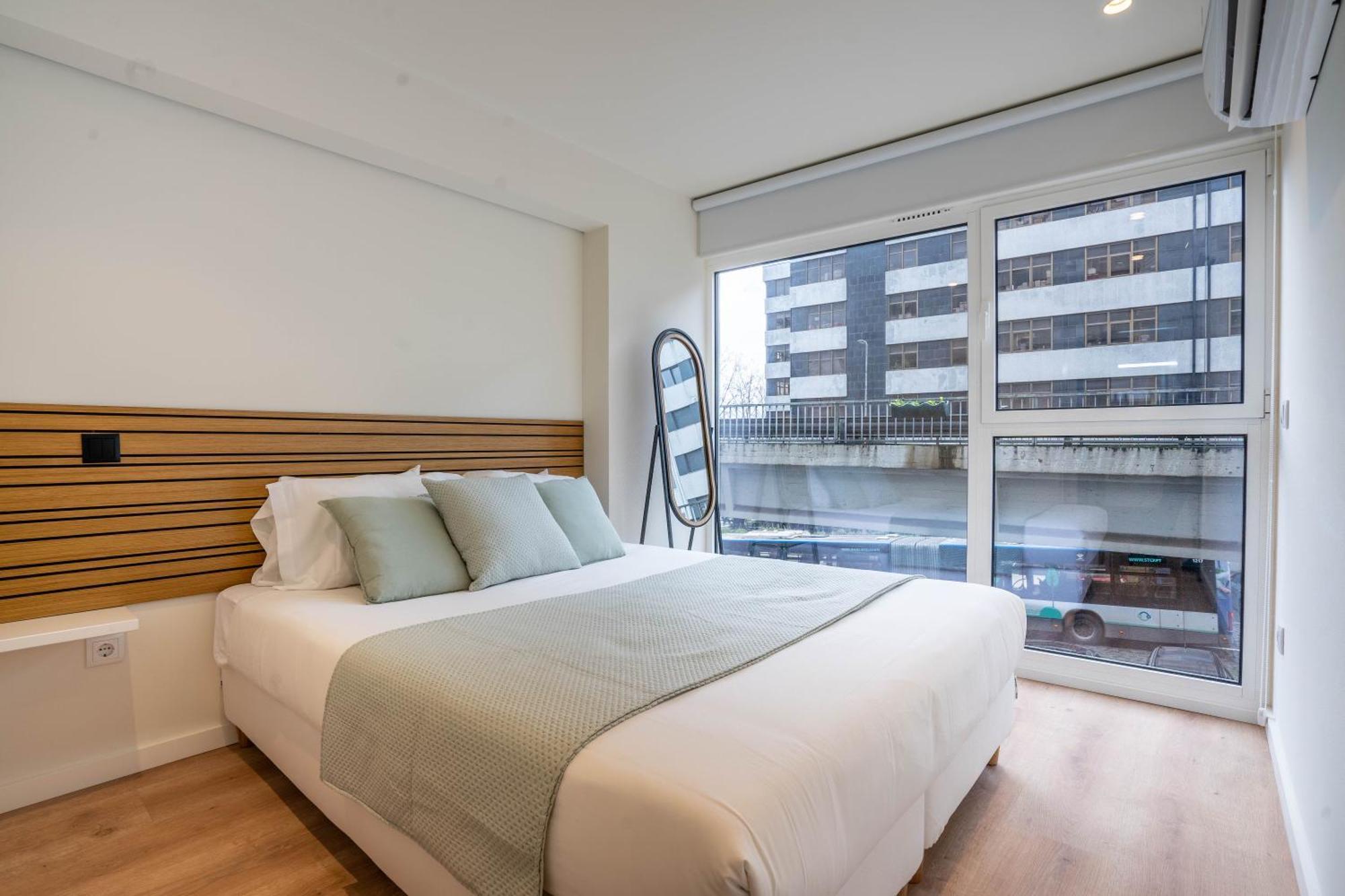 Trindade Bliss: 1Br W/ Free Parking By Lovelystay Порту Экстерьер фото