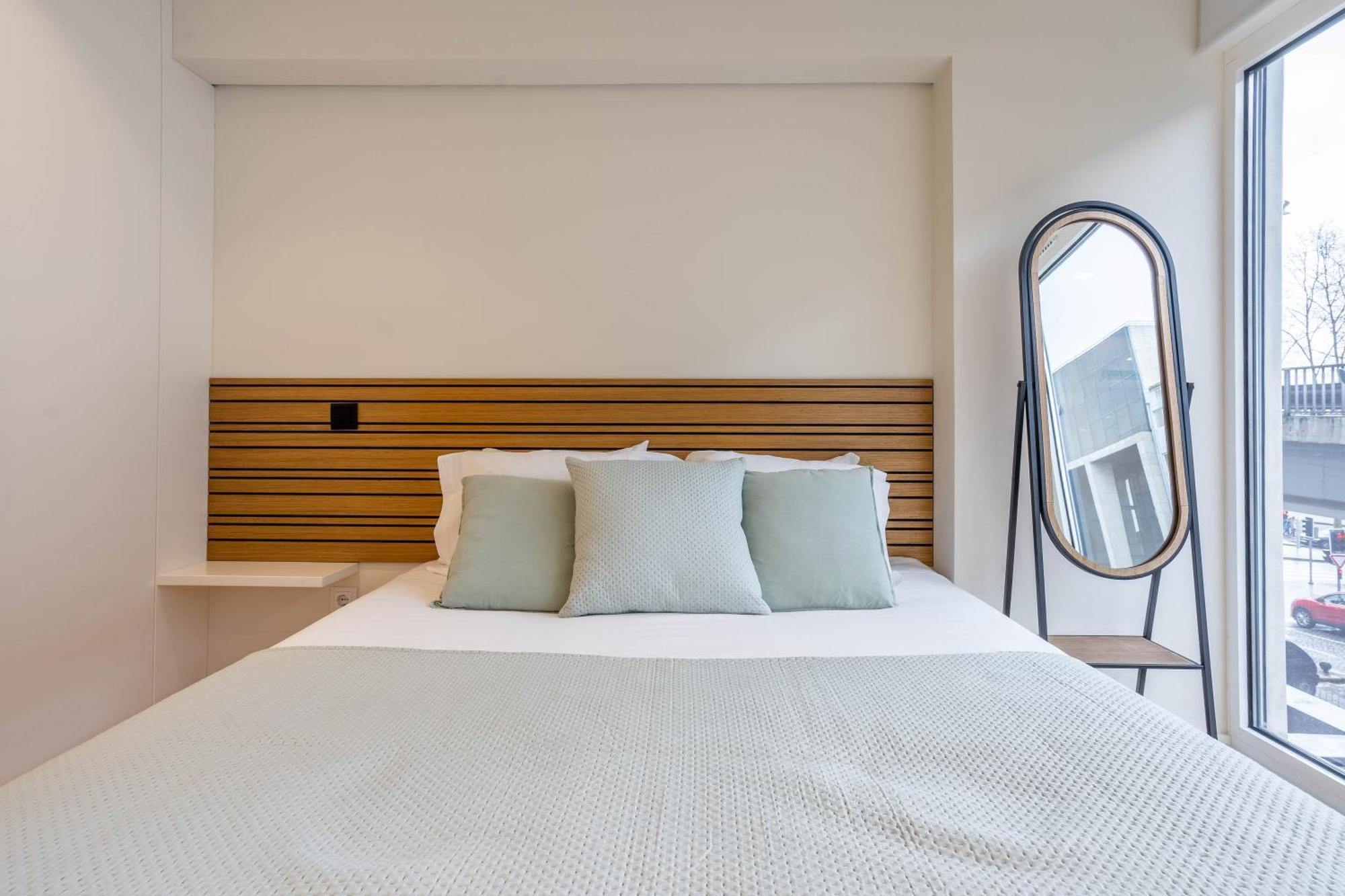 Trindade Bliss: 1Br W/ Free Parking By Lovelystay Порту Экстерьер фото