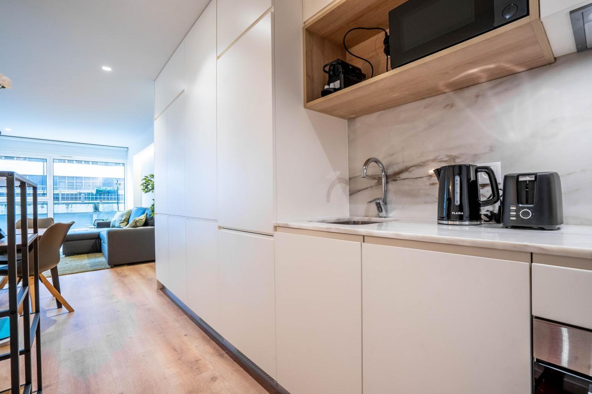 Trindade Bliss: 1Br W/ Free Parking By Lovelystay Порту Экстерьер фото